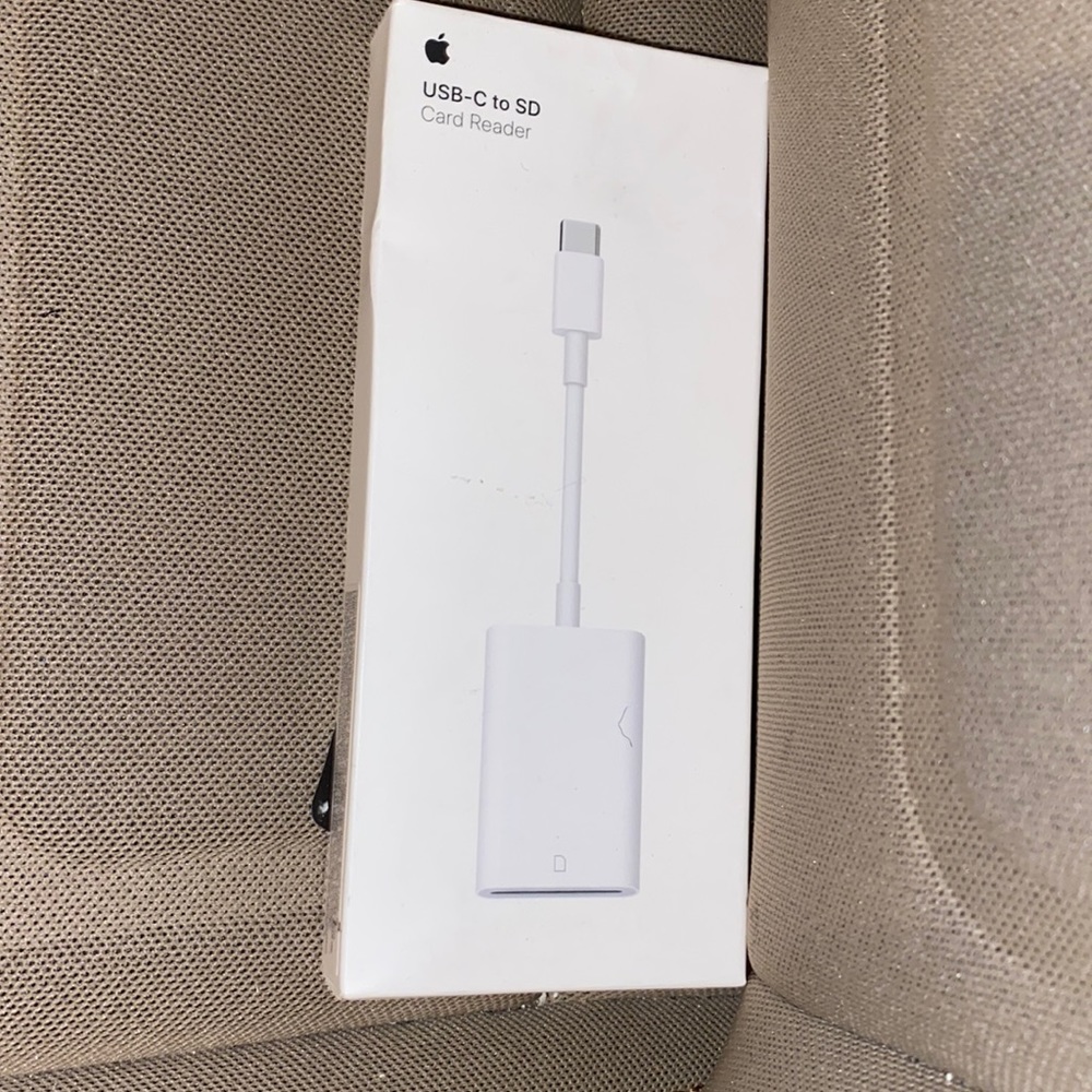 NEW Genuine Apple USB-C to SD Card Reader MAC & iPad White MUFG2AM/A